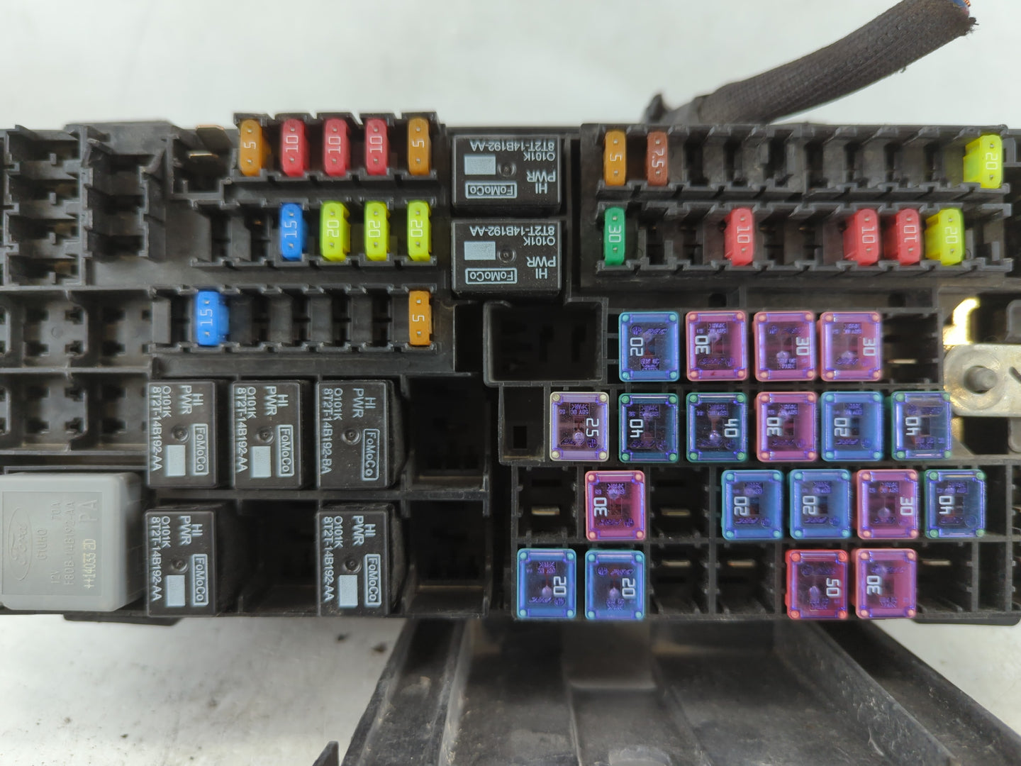 2013-2016 Lincoln Mks Fusebox Fuse Box Panel Relay Module Fits Fits 2013 2014 2015 2016 OEM Used Auto Parts - Oemusedautopar
