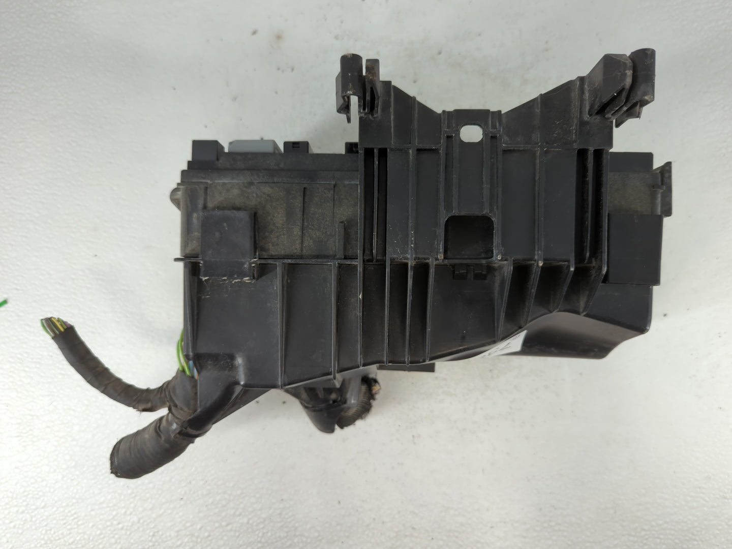 2013-2016 Lincoln Mks Fusebox Fuse Box Panel Relay Module Fits Fits 2013 2014 2015 2016 OEM Used Auto Parts - Oemusedautopar