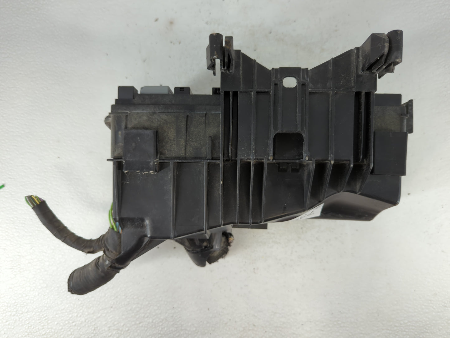 2013-2016 Lincoln Mks Fusebox Fuse Box Panel Relay Module Fits Fits 2013 2014 2015 2016 OEM Used Auto Parts - Oemusedautopar