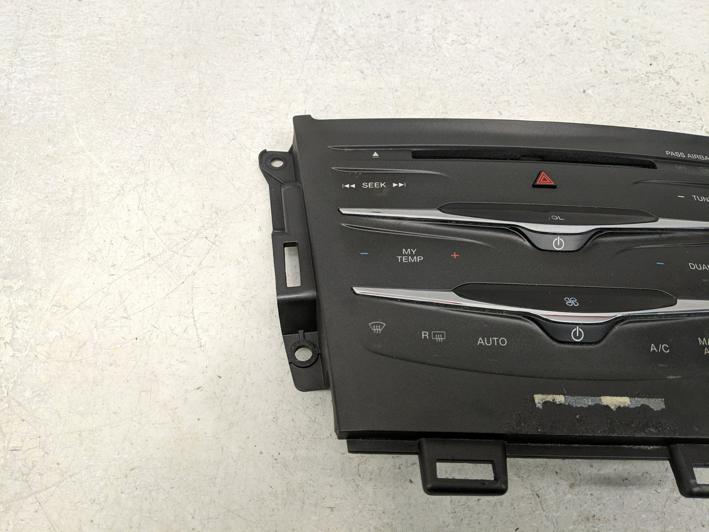 2014 Lincoln Mkt Climate Control Module Temperature AC/Heater Replacement P/N:DE9T-18A802-AN Fits OEM Used Auto Parts - Oemu