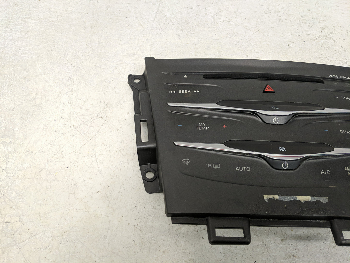 2014 Lincoln Mkt Climate Control Module Temperature AC/Heater Replacement P/N:DE9T-18A802-AN Fits OEM Used Auto Parts - Oemu