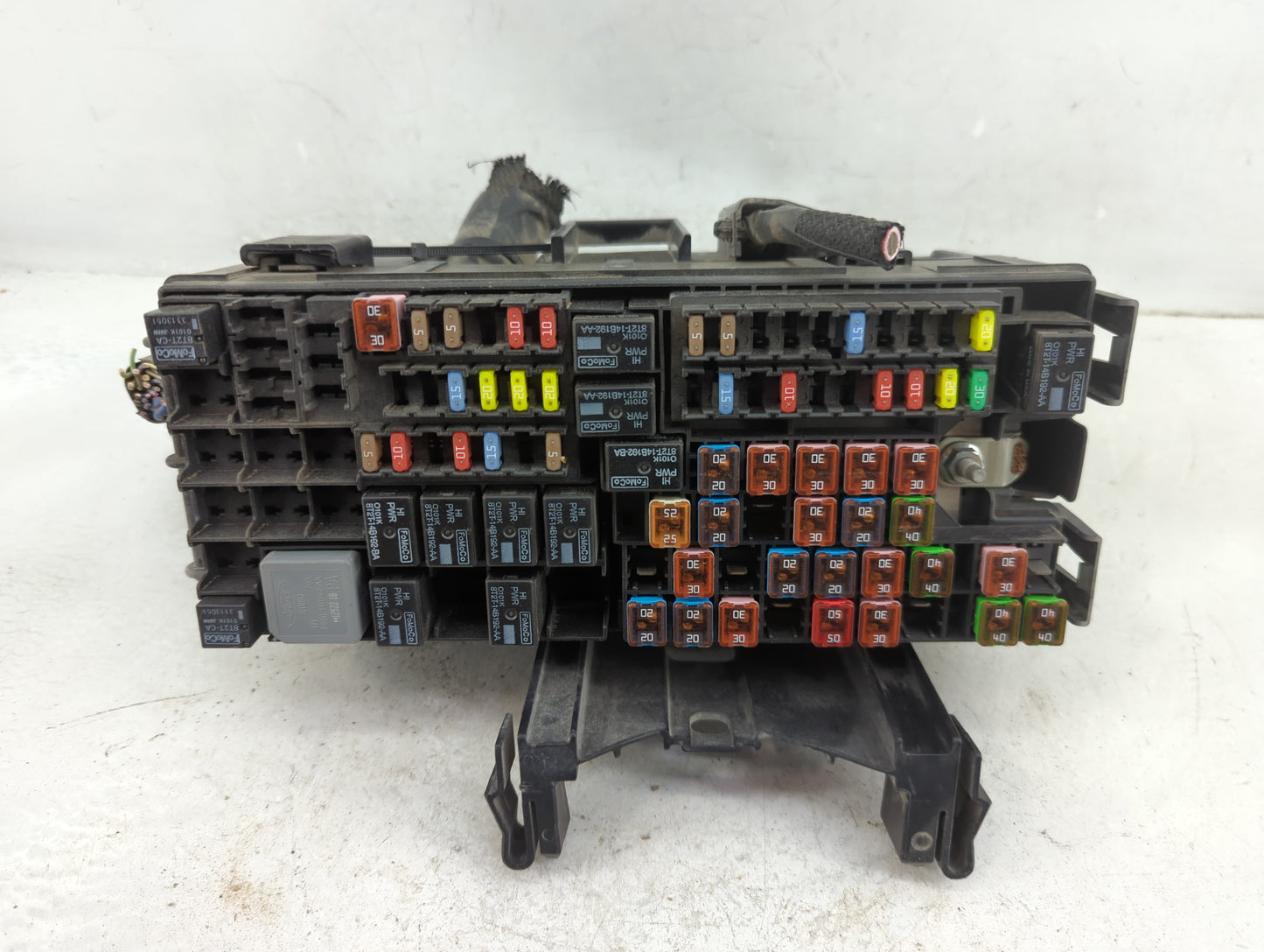 2013-2016 Lincoln Mkt Fusebox Fuse Box Panel Relay Module P/N:DG1T-14A003-BA Fits Fits 2013 2014 2015 2016 OEM Used Auto Par