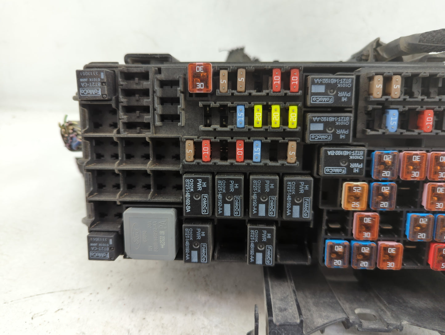 2013-2016 Lincoln Mkt Fusebox Fuse Box Panel Relay Module P/N:DG1T-14A003-BA Fits Fits 2013 2014 2015 2016 OEM Used Auto Par