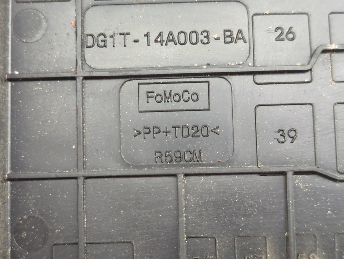 2013-2016 Lincoln Mkt Fusebox Fuse Box Panel Relay Module P/N:DG1T-14A003-BA Fits Fits 2013 2014 2015 2016 OEM Used Auto Par