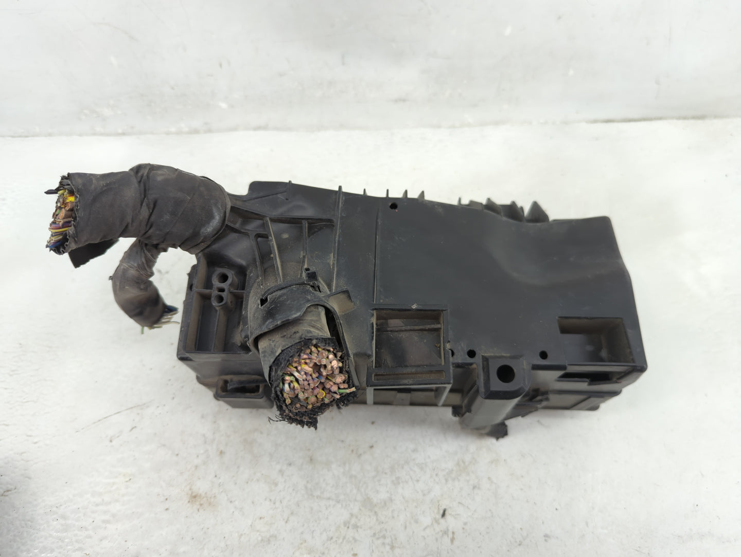 2013-2016 Lincoln Mkt Fusebox Fuse Box Panel Relay Module P/N:DG1T-14A003-BA Fits Fits 2013 2014 2015 2016 OEM Used Auto Par