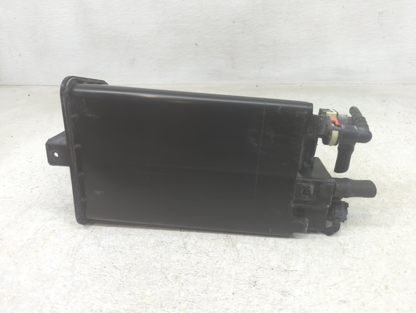 2014 Lincoln Mkt Fuel Vapor Charcoal Canister - Oemusedautoparts1.com