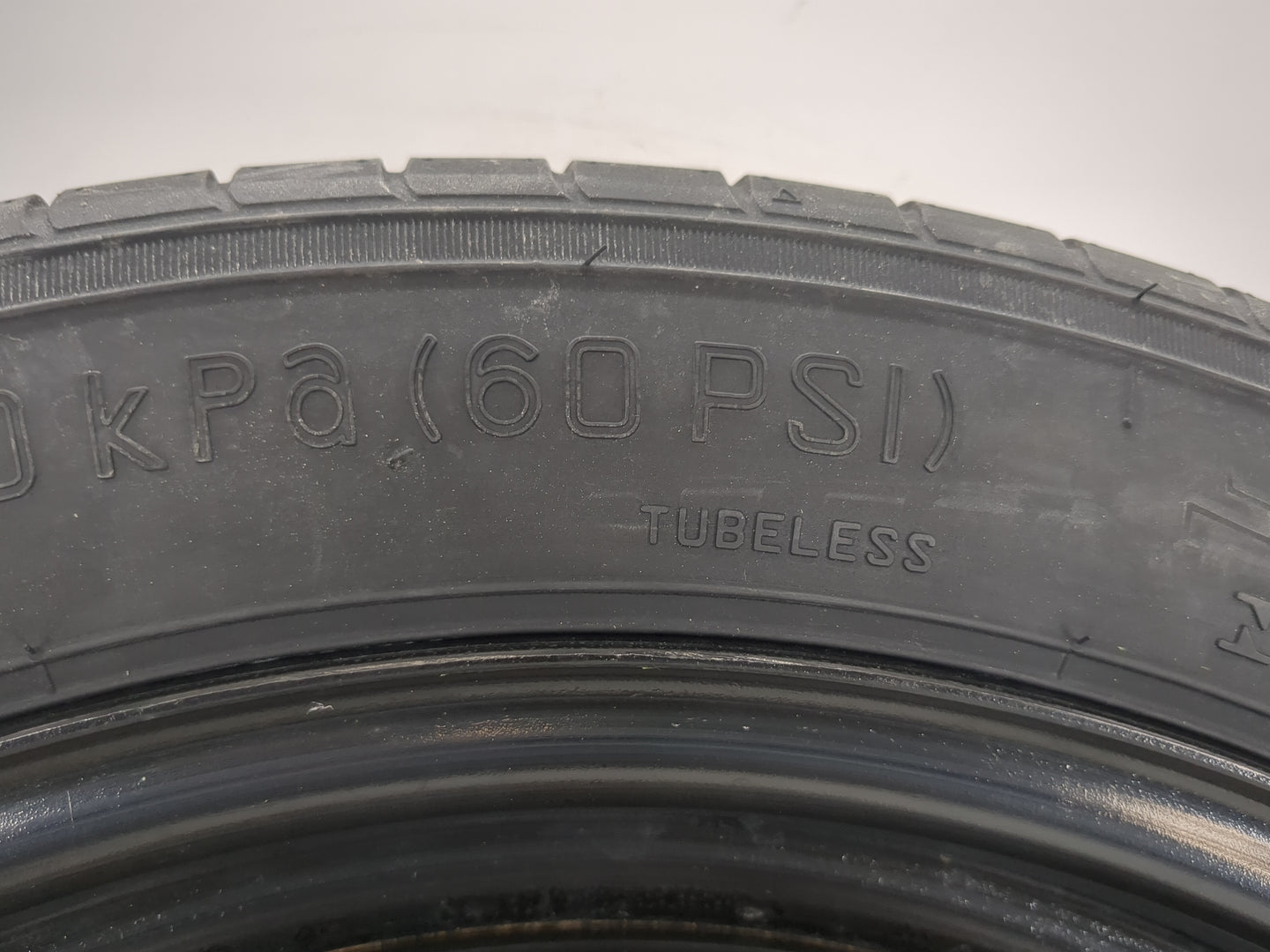 2013-2019 Lincoln Mkt Spare Donut Tire Wheel Rim Oem - Oemusedautoparts1.com