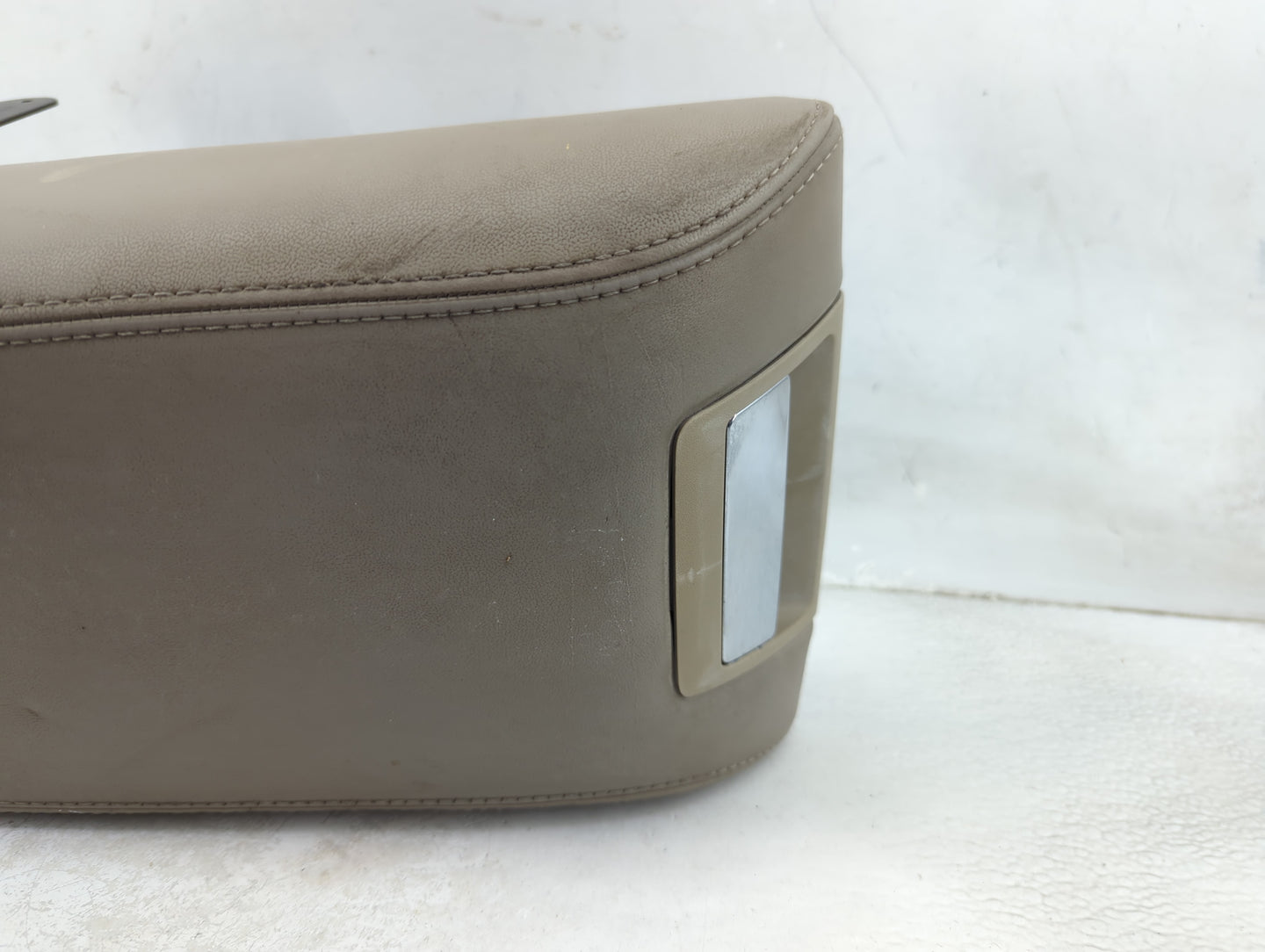 2014 Lincoln Mkx Center Console Armrest Cover Lid Fits OEM Used Auto Parts - Oemusedautoparts1.com
