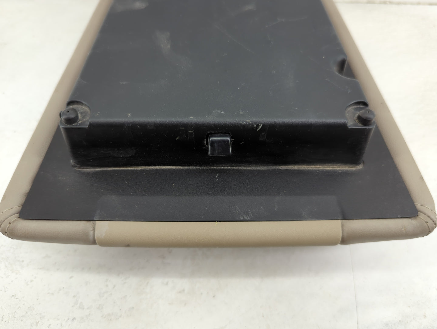 2014 Lincoln Mkx Center Console Armrest Cover Lid Fits OEM Used Auto Parts - Oemusedautoparts1.com
