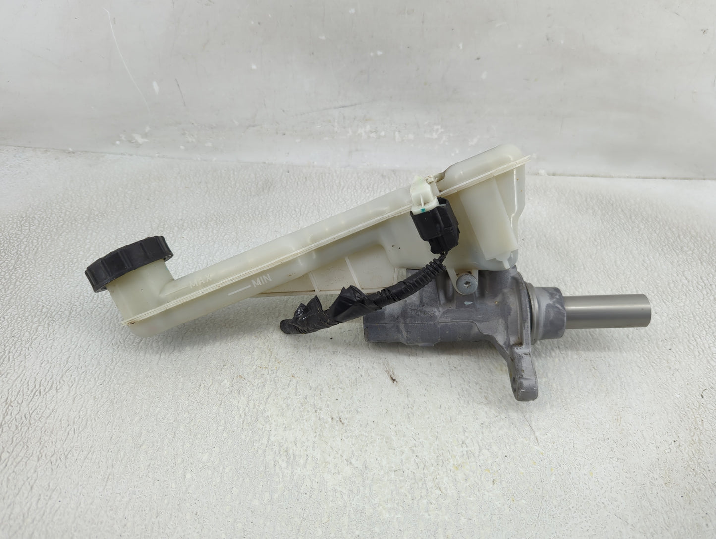 2013-2016 Lincoln Mkz Brake Master Cylinder - Oemusedautoparts1.com