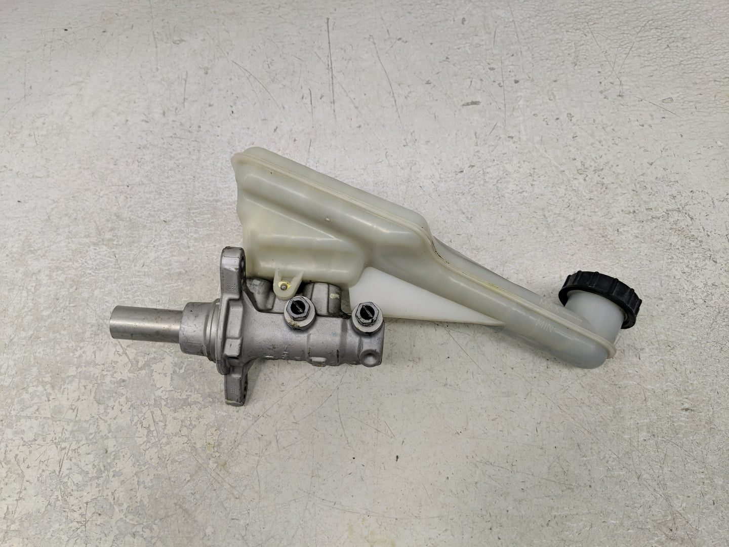 2013-2016 Lincoln Mkz Brake Master Cylinder - Oemusedautoparts1.com