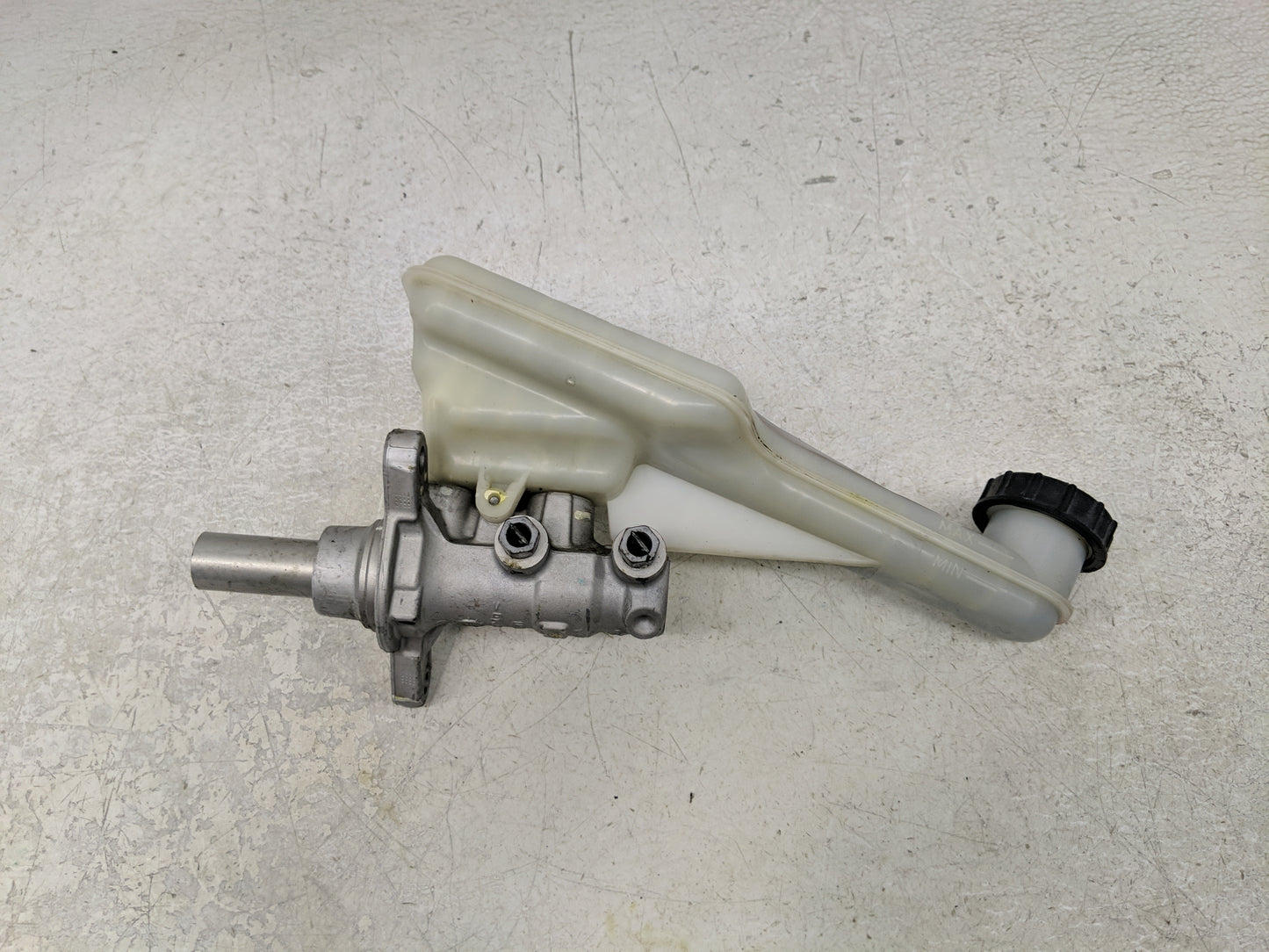 2013-2016 Lincoln Mkz Brake Master Cylinder - Oemusedautoparts1.com