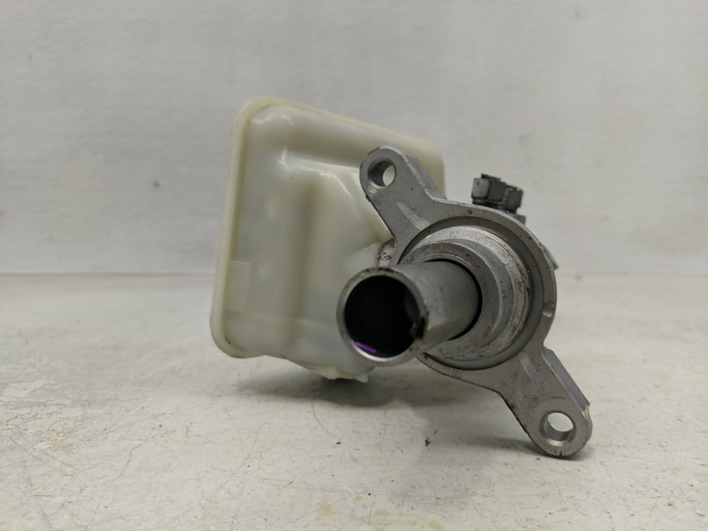 2013-2016 Lincoln Mkz Brake Master Cylinder - Oemusedautoparts1.com