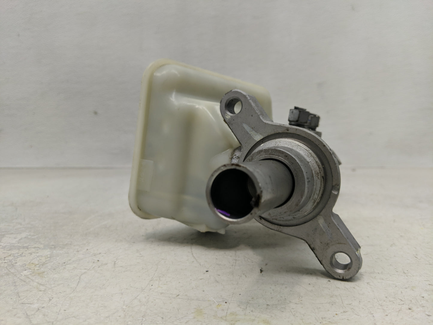 2013-2016 Lincoln Mkz Brake Master Cylinder - Oemusedautoparts1.com