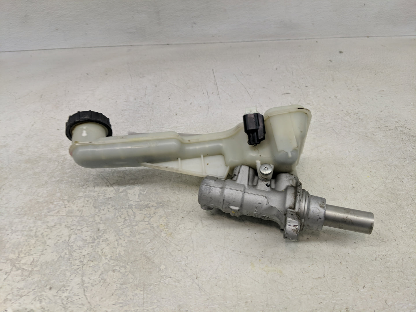 2013-2016 Lincoln Mkz Brake Master Cylinder - Oemusedautoparts1.com