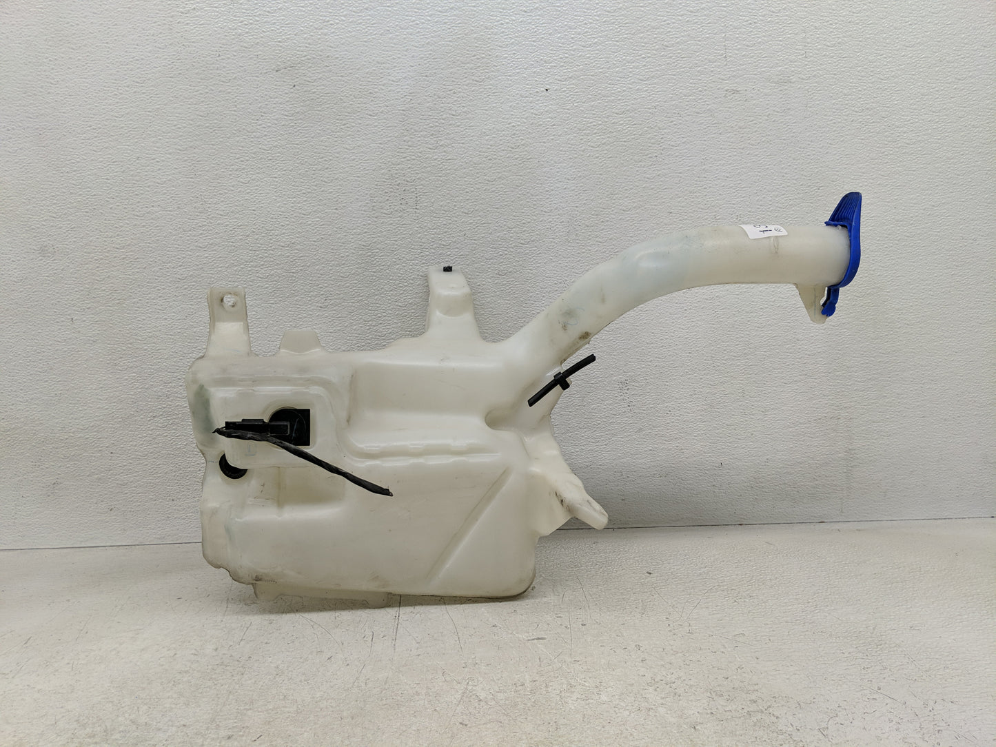 2013-2016 Lincoln Mkz Windshield Washer Fluid Reservoir Bottle Oem - Oemusedautoparts1.com