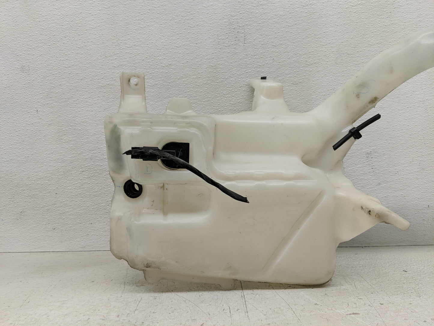 2013-2016 Lincoln Mkz Windshield Washer Fluid Reservoir Bottle Oem - Oemusedautoparts1.com