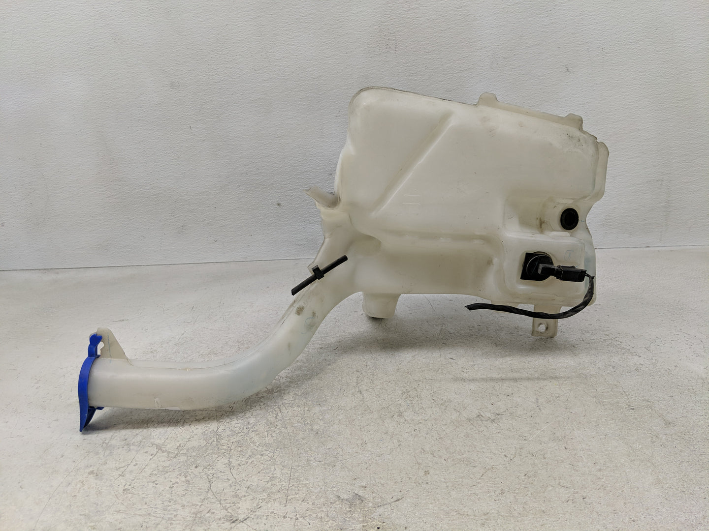 2013-2016 Lincoln Mkz Windshield Washer Fluid Reservoir Bottle Oem - Oemusedautoparts1.com