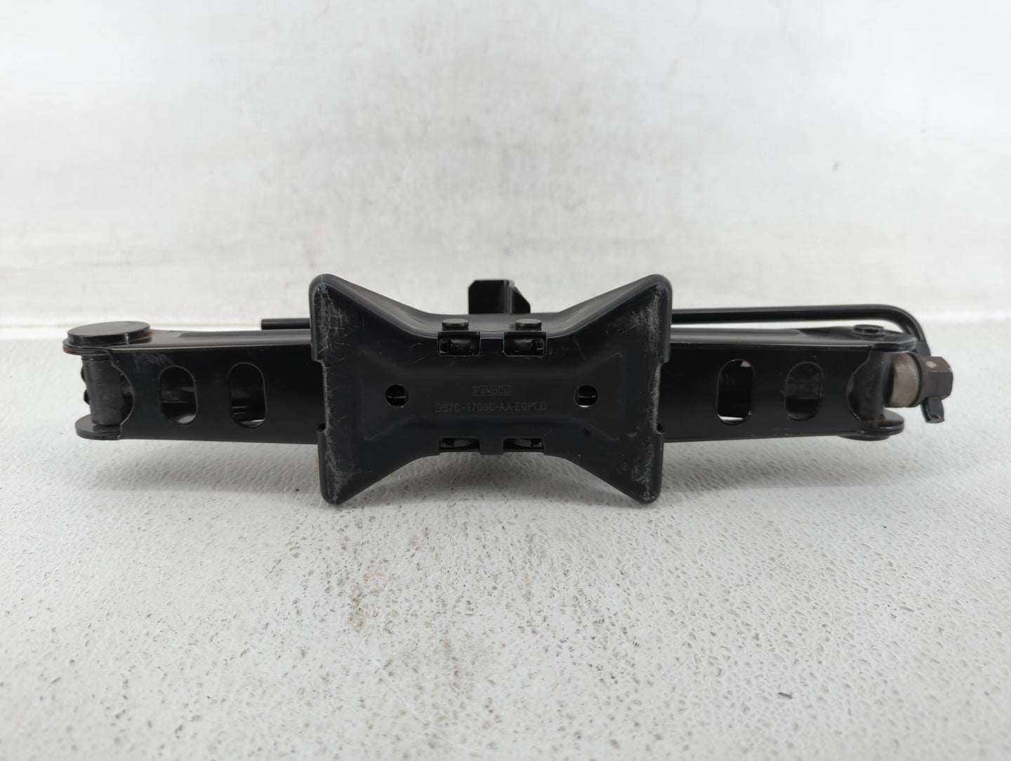 2014 Lincoln Mkz Spare Scissor Car Jack 514530 - Oemusedautoparts1.com