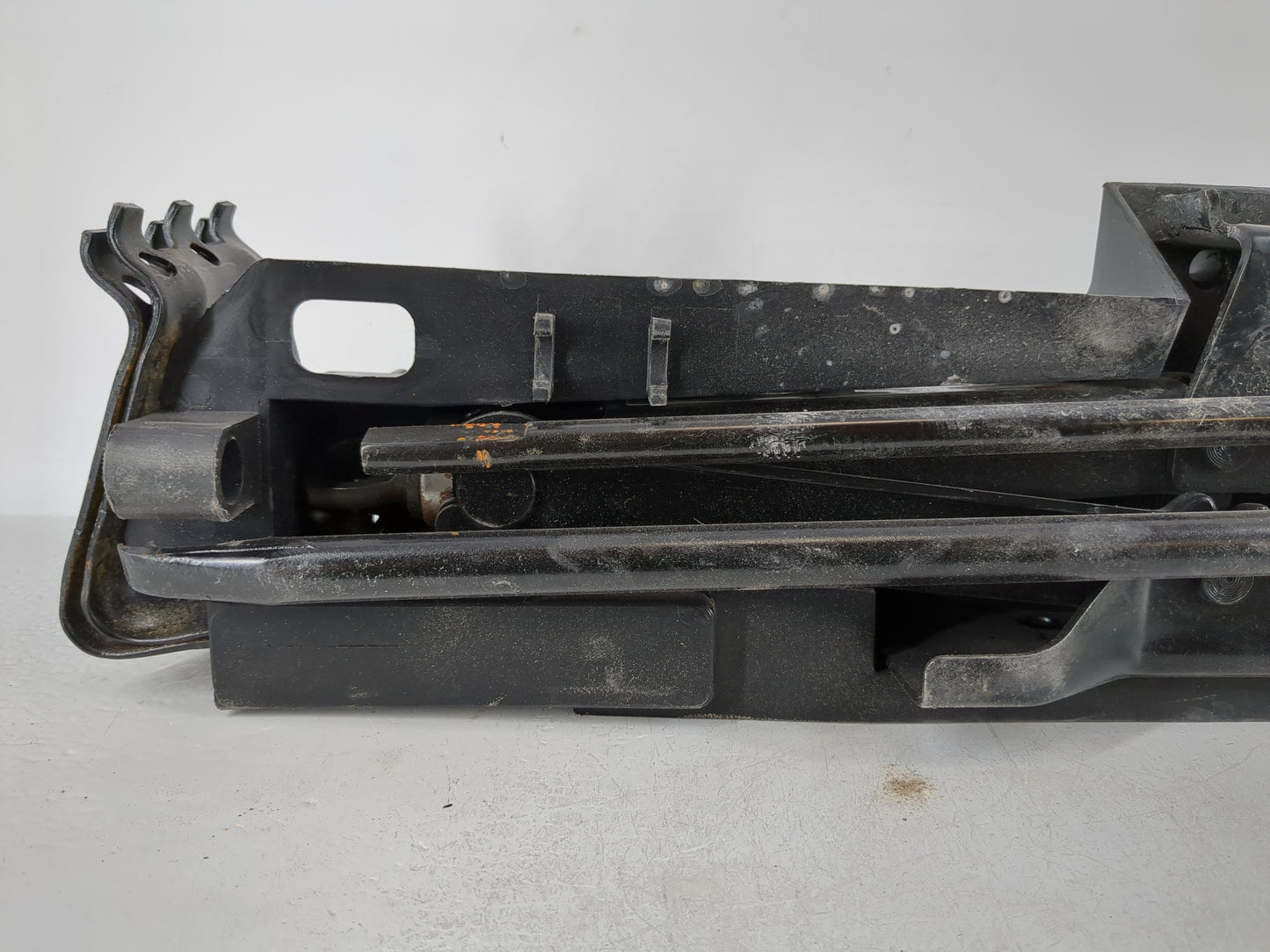 2014 Lincoln Navigator Spare Scissor Car Jack - Oemusedautoparts1.com