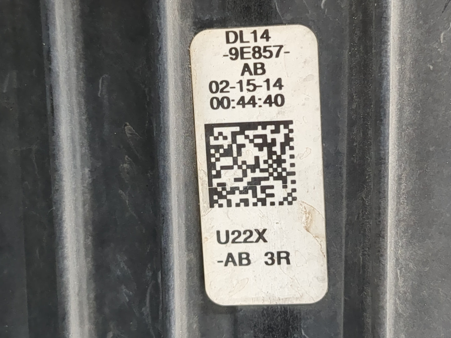 2014 Lincoln Navigator Fuel Vapor Charcoal Canister - Oemusedautoparts1.com