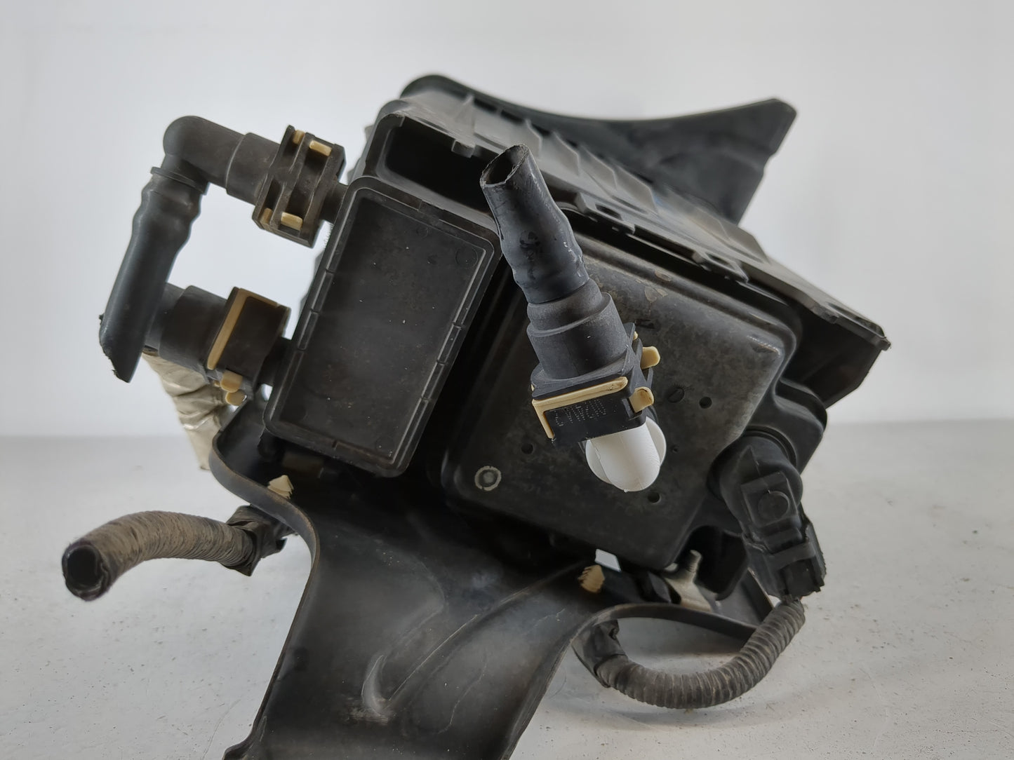 2014 Lincoln Navigator Fuel Vapor Charcoal Canister - Oemusedautoparts1.com