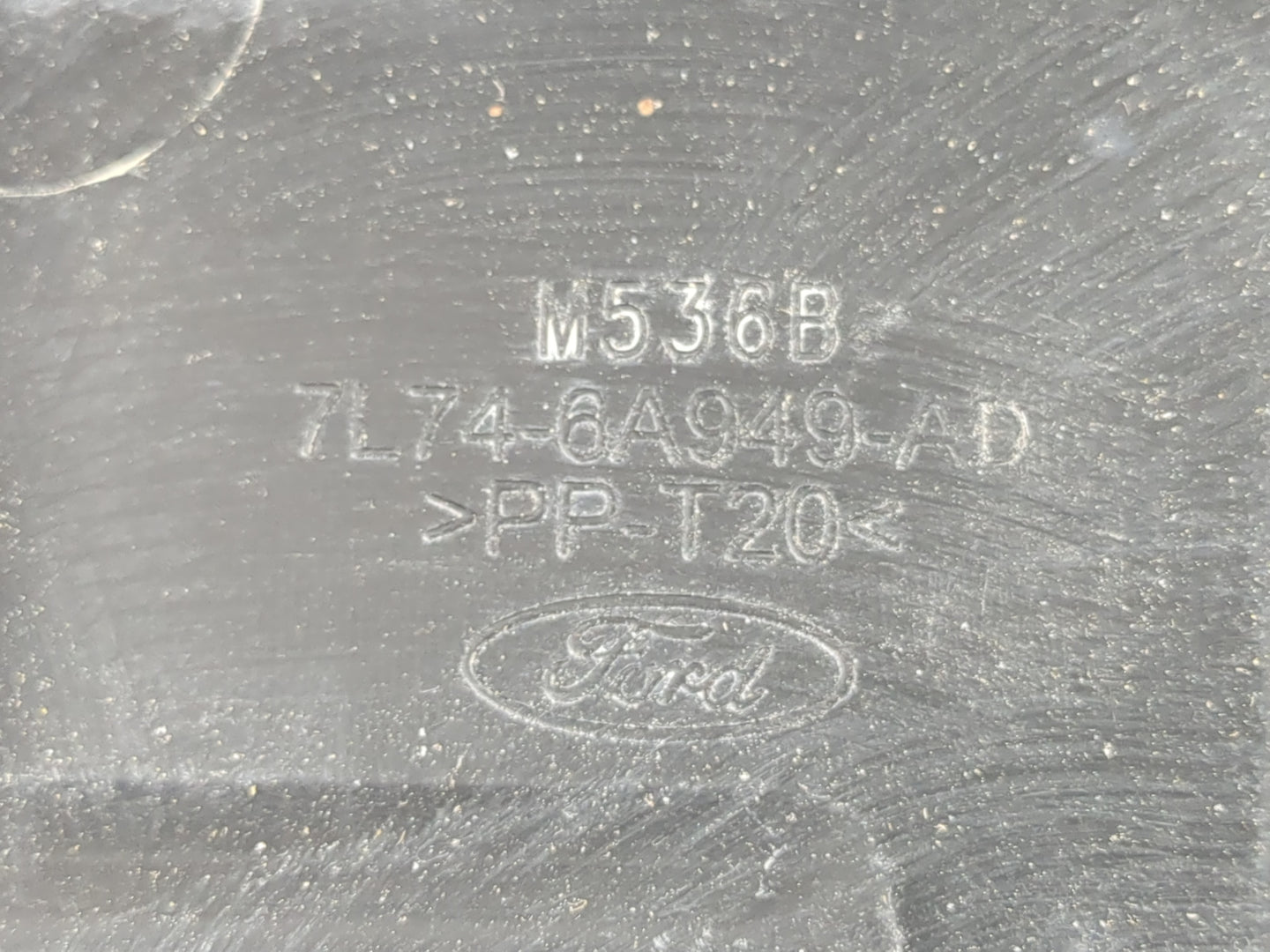 2014 Lincoln Navigator Engine Cover - Oemusedautoparts1.com
