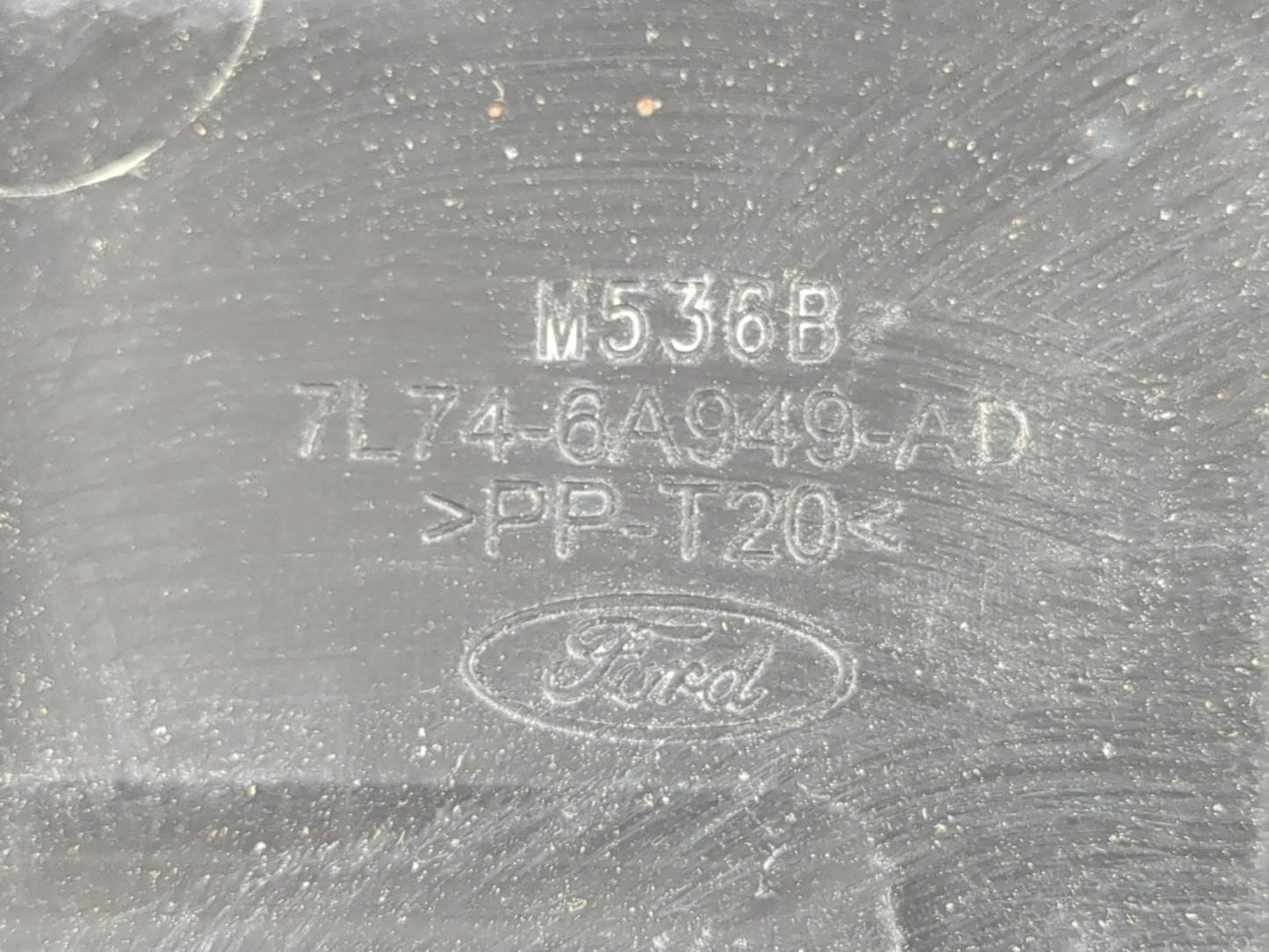 2014 Lincoln Navigator Engine Cover - Oemusedautoparts1.com