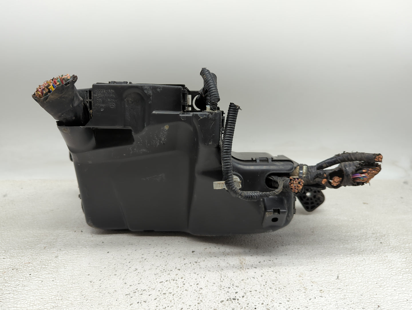 2014-2016 Mazda 3 Fusebox Fuse Box Panel Relay Module P/N:KD45-675X0 Fits Fits 2014 2015 2016 OEM Used Auto Parts - Oemuseda