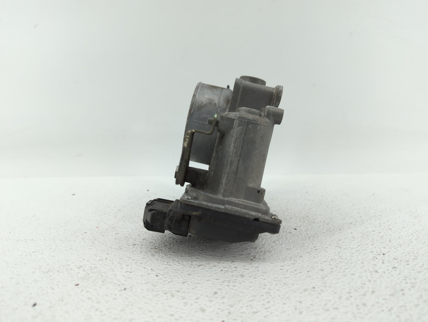 2012-2014 Mazda 3 Throttle Body P/N:PE01 13 640 B 13 640 A, 640 K4238 1R24, 640 K4238 6R26, 13 640 B Fits Fits 2012 2013 201