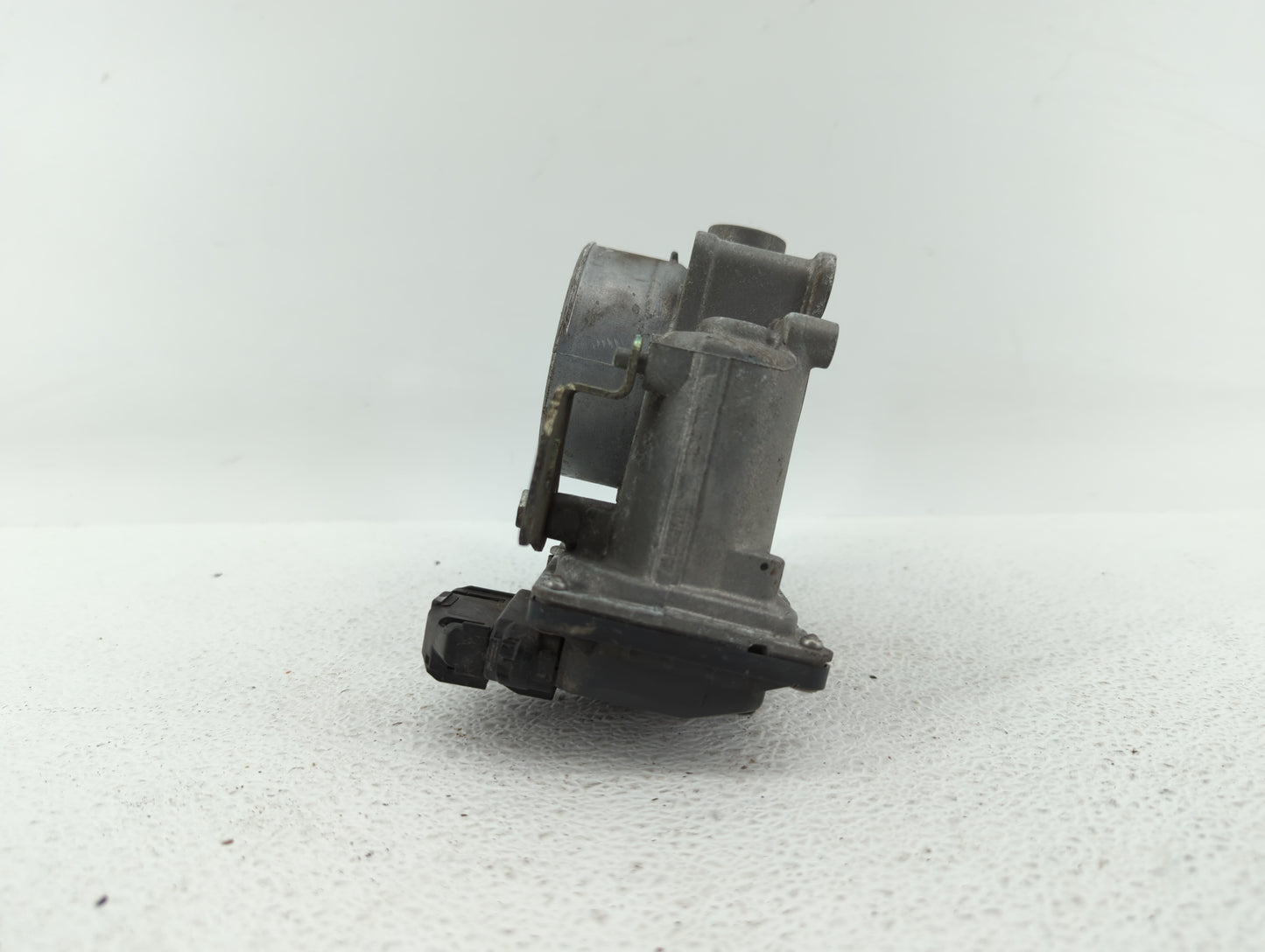 2012-2014 Mazda 3 Throttle Body P/N:PE01 13 640 B 13 640 A, 640 K4238 1R24, 640 K4238 6R26, 13 640 B Fits Fits 2012 2013 201