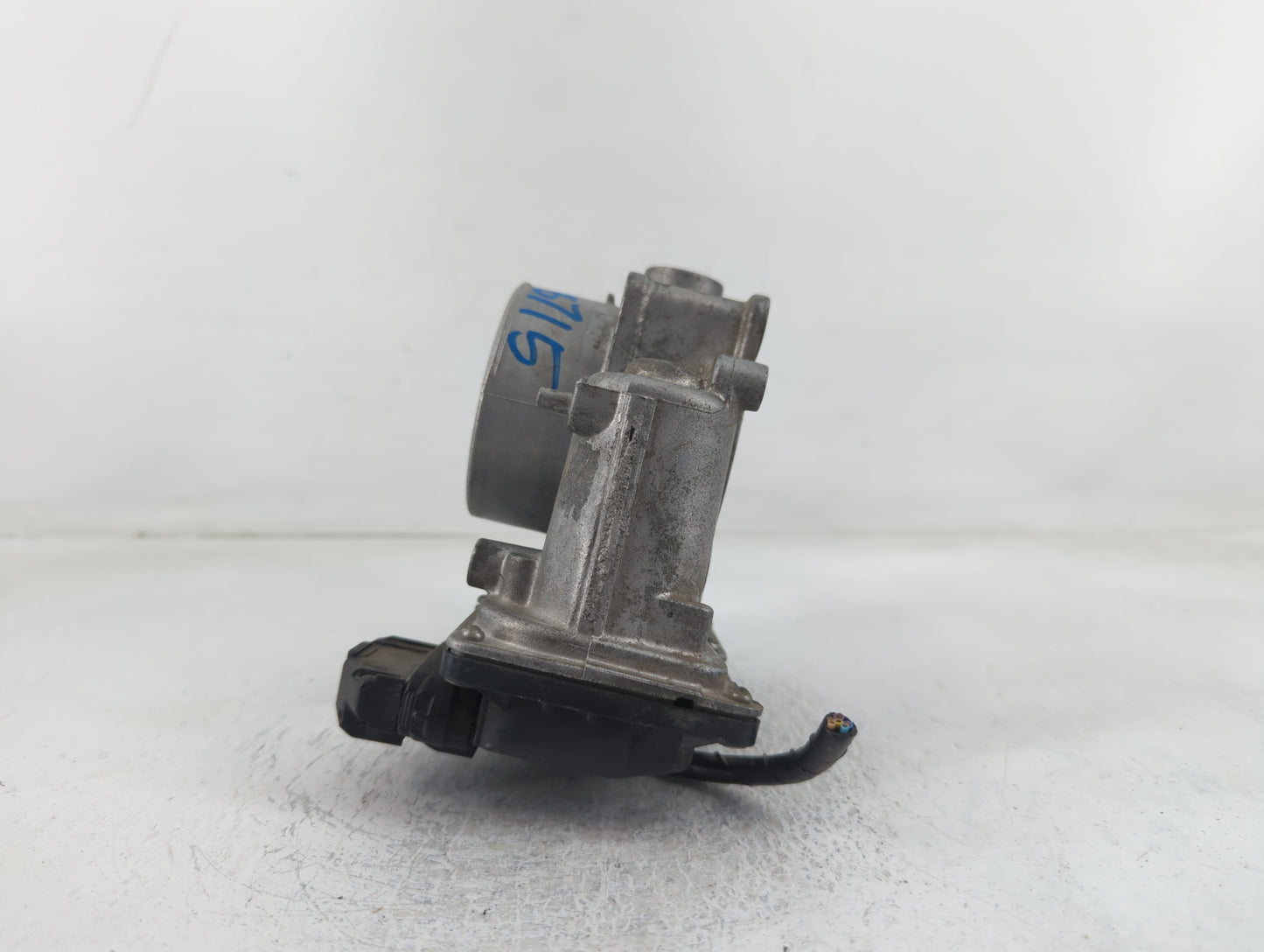 2012-2018 Mazda 3 Throttle Body P/N:C2035 3R26 13 640 B Fits Fits 2012 2013 2014 2015 2016 2017 2018 OEM Used Auto Parts - O