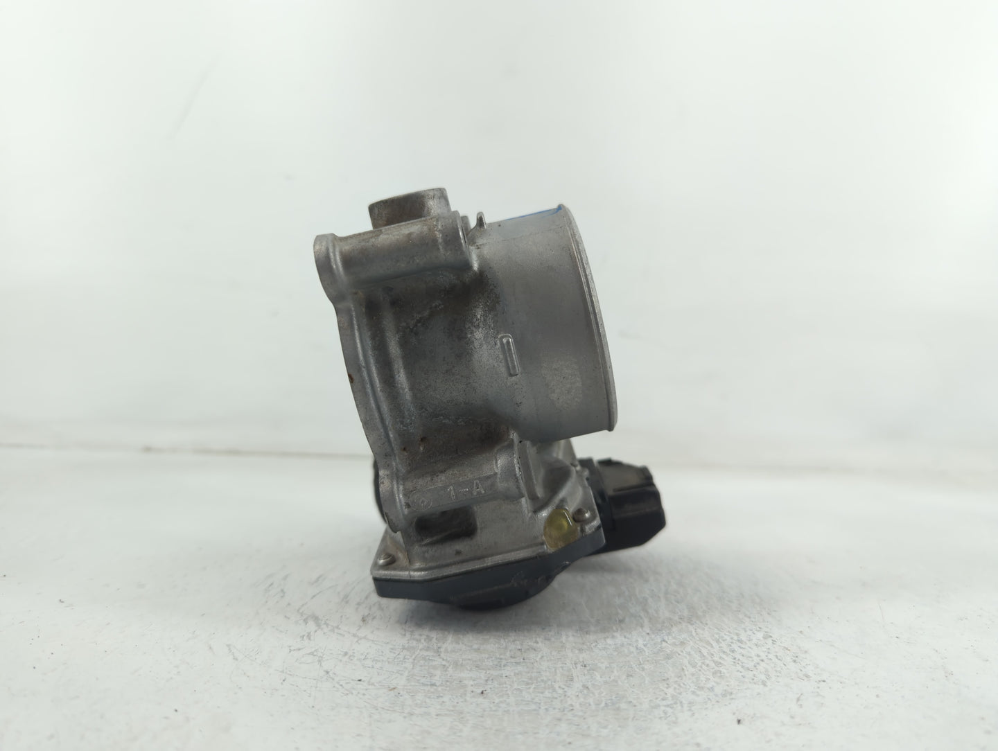 2012-2018 Mazda 3 Throttle Body P/N:C2035 3R26 13 640 B Fits Fits 2012 2013 2014 2015 2016 2017 2018 OEM Used Auto Parts - O