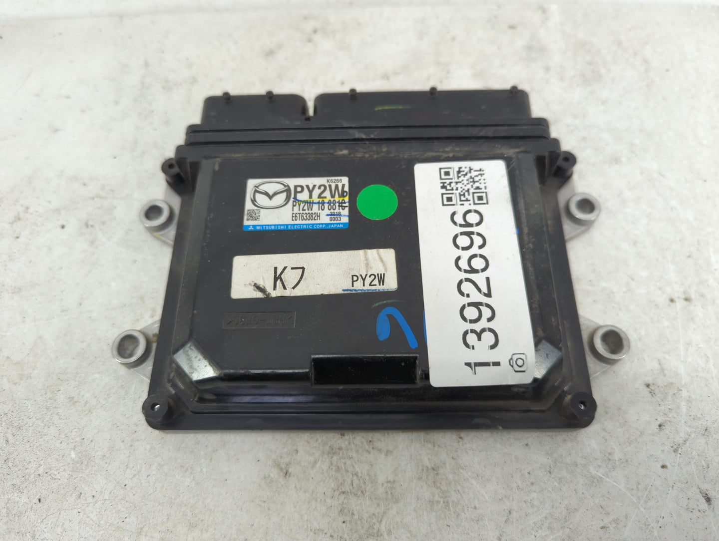 2014-2015 Mazda Cx-5 PCM Engine Control Computer ECU ECM PCU OEM P/N:PY2W 18 881C Fits Fits 2014 2015 OEM Used Auto Parts - 