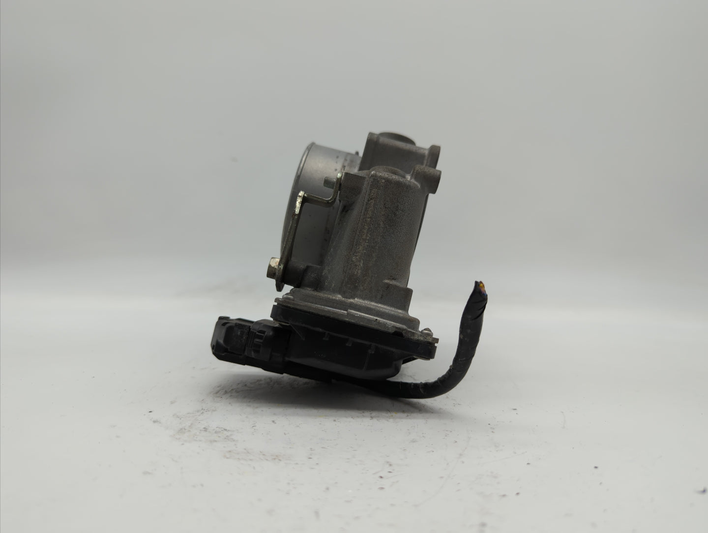 2014 Mazda Cx-5 Throttle Body P/N:PY01 13 640 A Fits OEM Used Auto Parts - Oemusedautoparts1.com