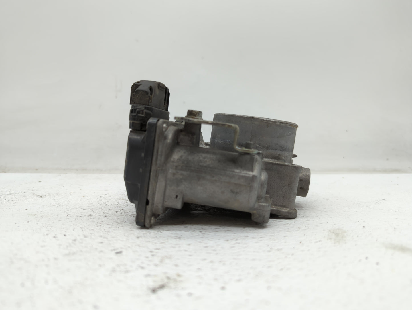 2014 Mazda Cx-5 Throttle Body P/N:K4238 13 640 A 12681472AA, PY01 13 640 A Fits OEM Used Auto Parts - Oemusedautoparts1.com
