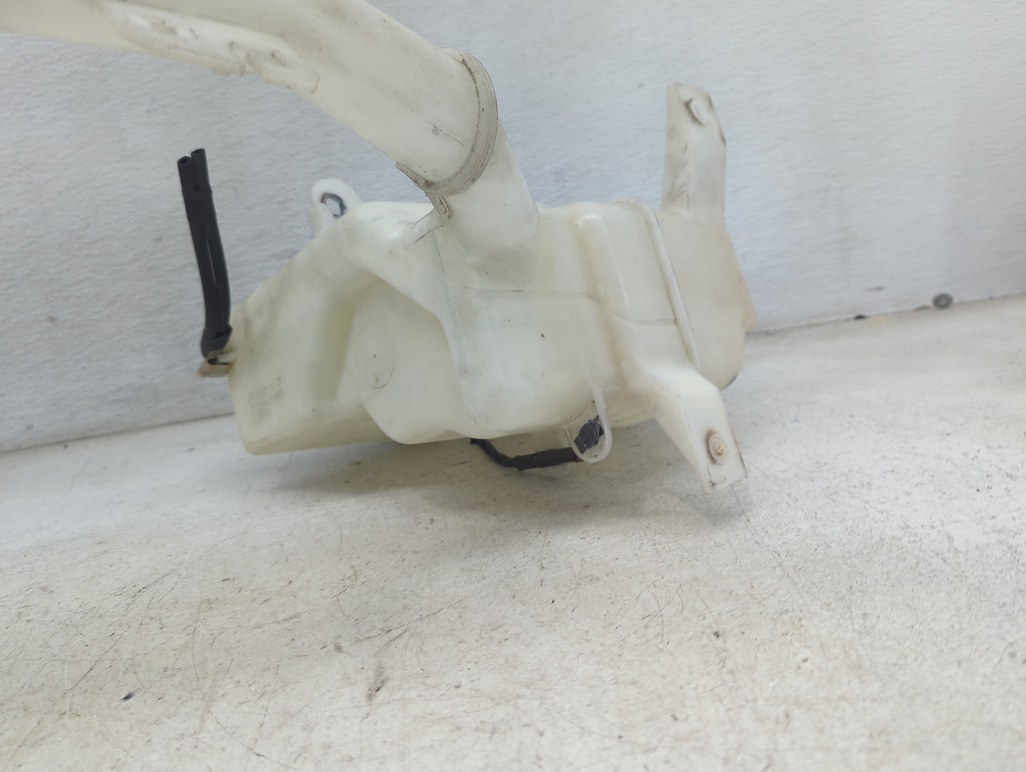 2007-2015 Mazda Cx-9 Windshield Washer Fluid Reservoir Bottle Oem 1473689 - Oemusedautoparts1.com