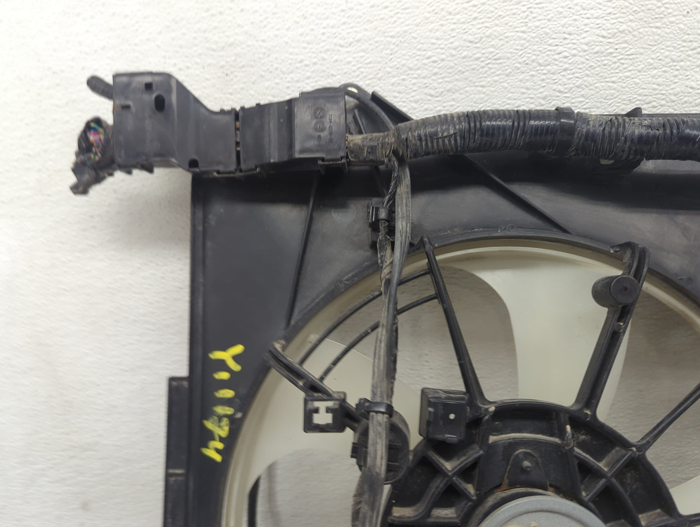 2014 Mazda Cx5 Electric Radiator Cooling Fan Motor Assembly P/N:168000-1341 Fits Fits 2013 2015 2016 OEM Used Auto Parts - O