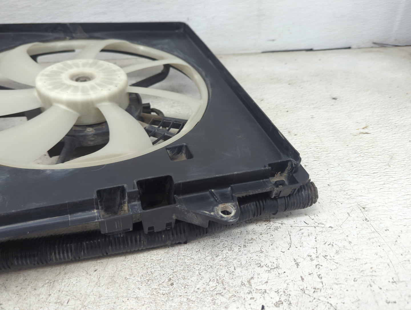 2014 Mazda Cx5 Electric Radiator Cooling Fan Motor Assembly P/N:168000-1341 Fits Fits 2013 2015 2016 OEM Used Auto Parts - O