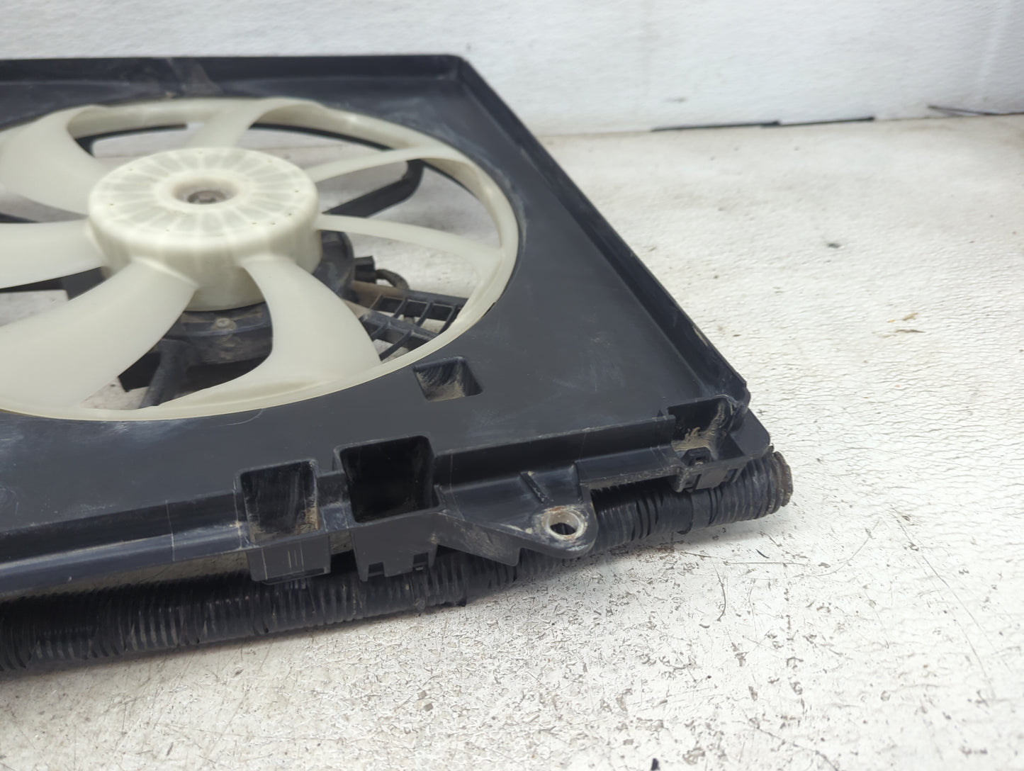 2014 Mazda Cx5 Electric Radiator Cooling Fan Motor Assembly P/N:168000-1341 Fits Fits 2013 2015 2016 OEM Used Auto Parts - O