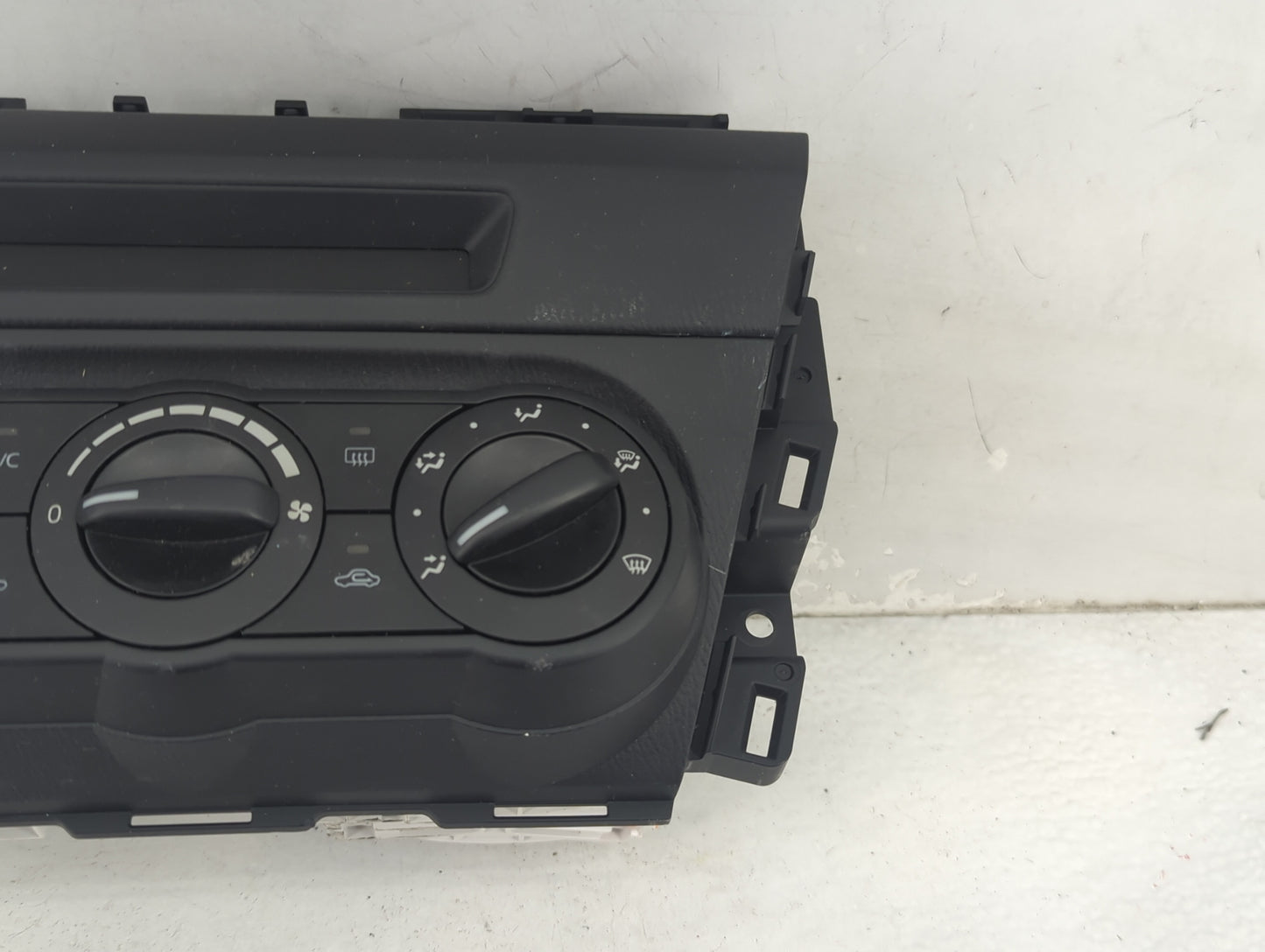 2014 Mazda Mazda3 Climate Control Module Temperature AC/Heater Replacement P/N:BHN1 0600506 Fits Fits 2015 2016 OEM Used Aut