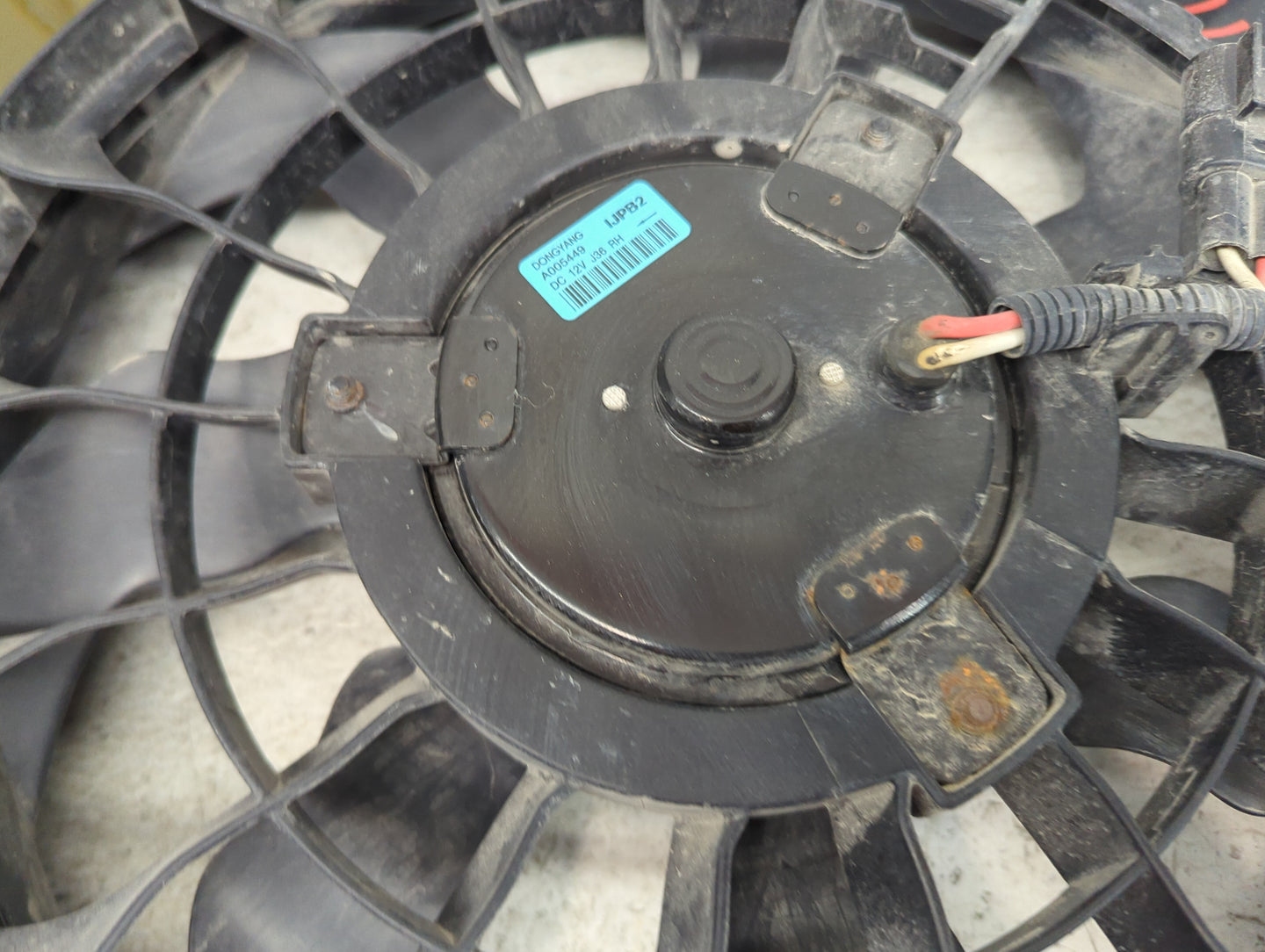 2014 Mazda Mazda3 Electric Radiator Cooling Fan Motor Assembly P/N:A005450 A005449 Fits Fits 2015 2016 2017 2018 OEM Used Au