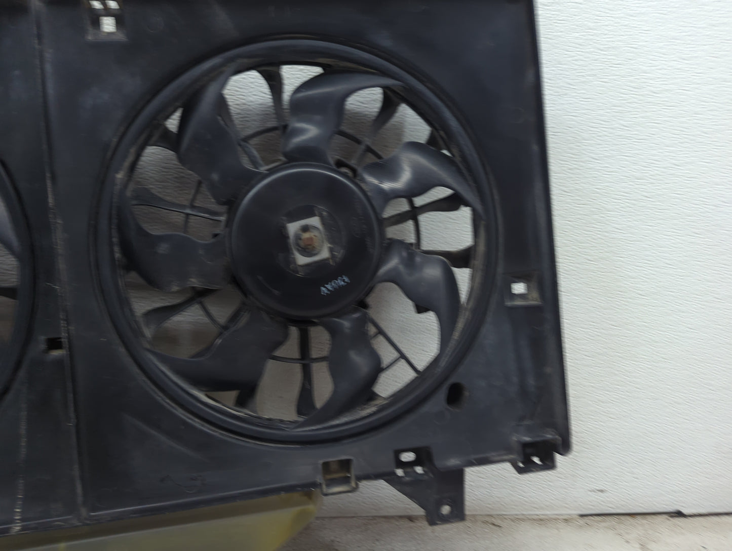 2014 Mazda Mazda3 Electric Radiator Cooling Fan Motor Assembly P/N:A005450 A005449 Fits Fits 2015 2016 2017 2018 OEM Used Au
