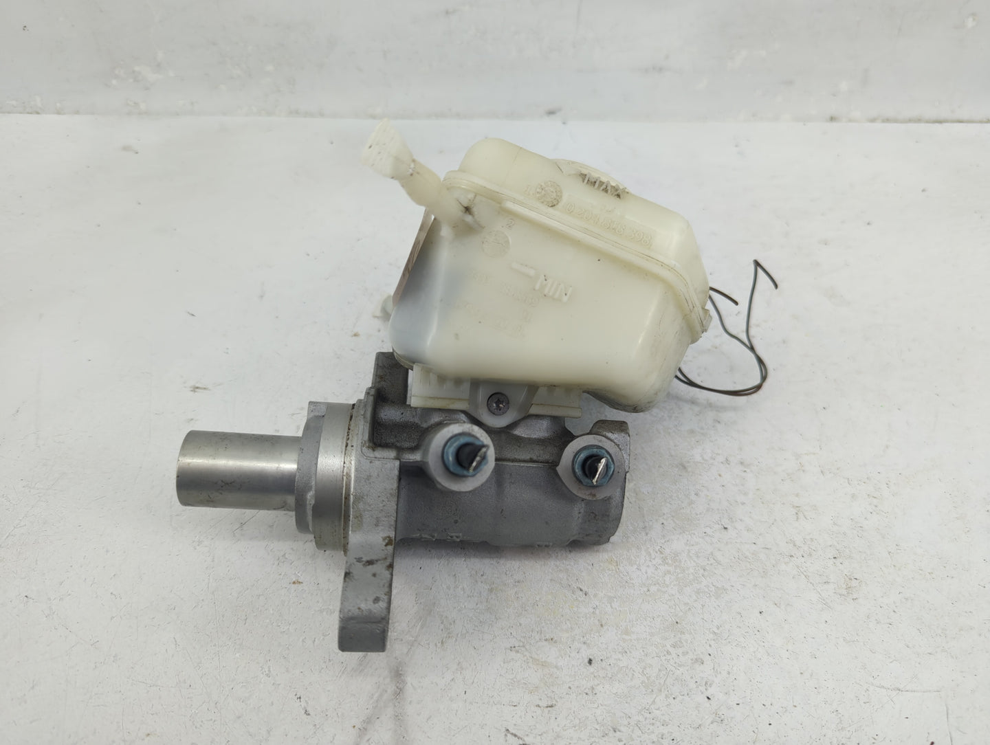 Mercedes-benz 320 Brake Master Cylinder - Oemusedautoparts1.com
