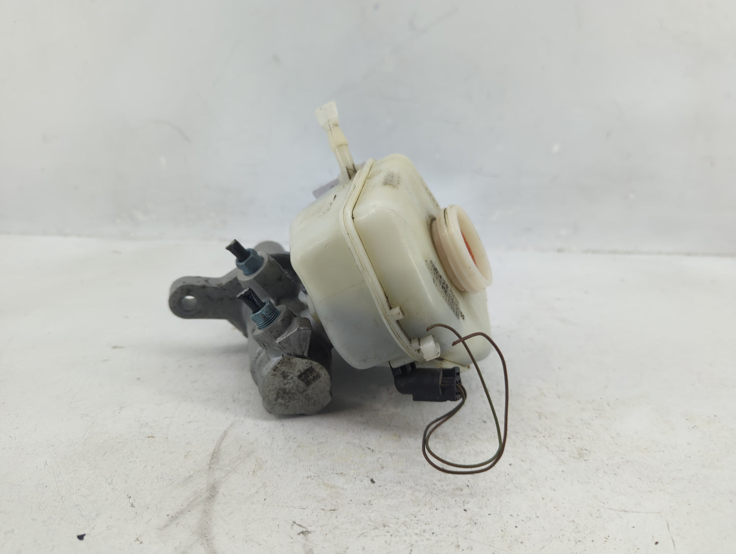 Mercedes-benz 320 Brake Master Cylinder - Oemusedautoparts1.com