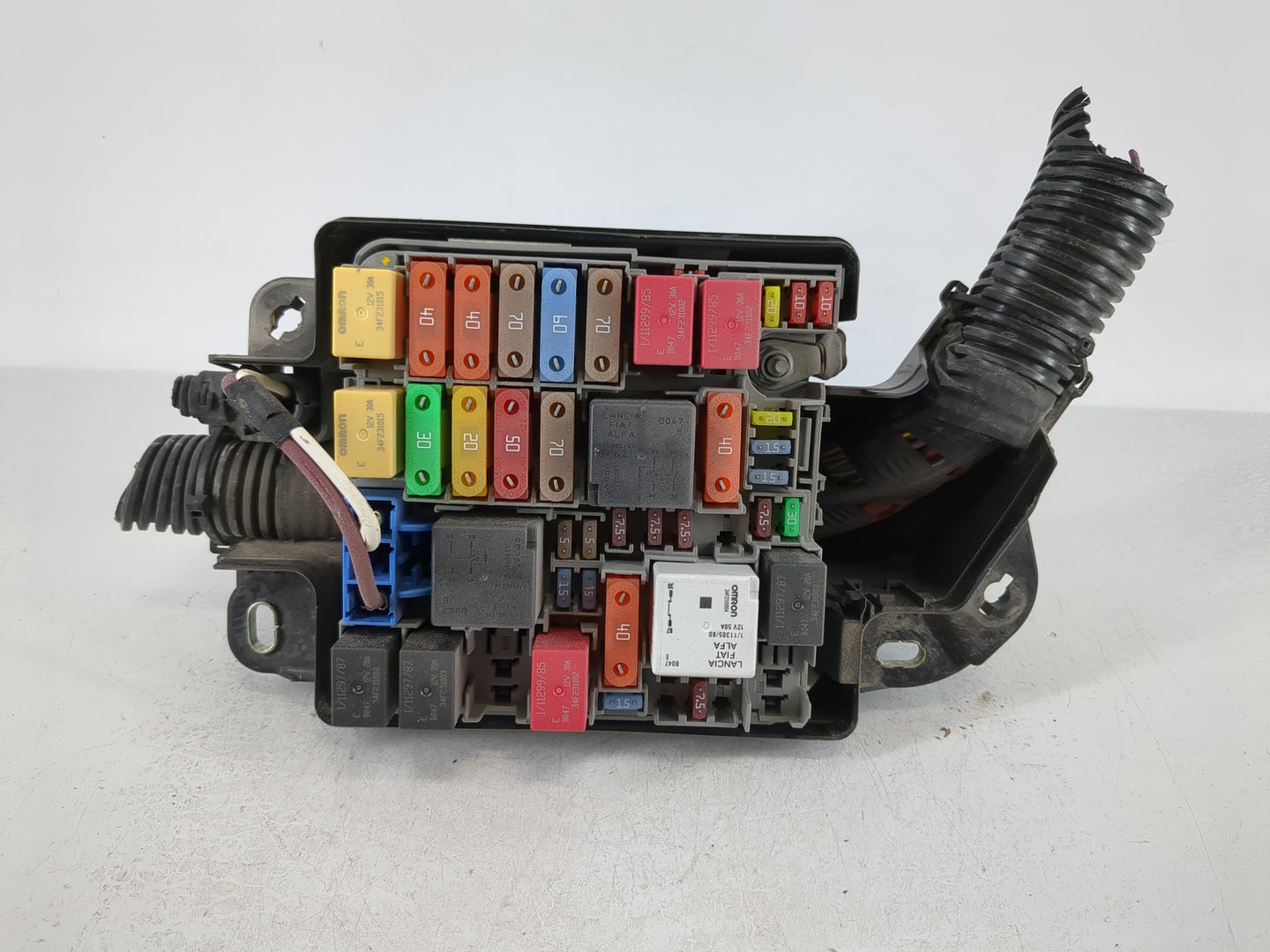 2014 Mercedes-Benz 500 K Fusebox Fuse Box Panel Relay Module P/N:51890355 Fits OEM Used Auto Parts - Oemusedautoparts1.com
