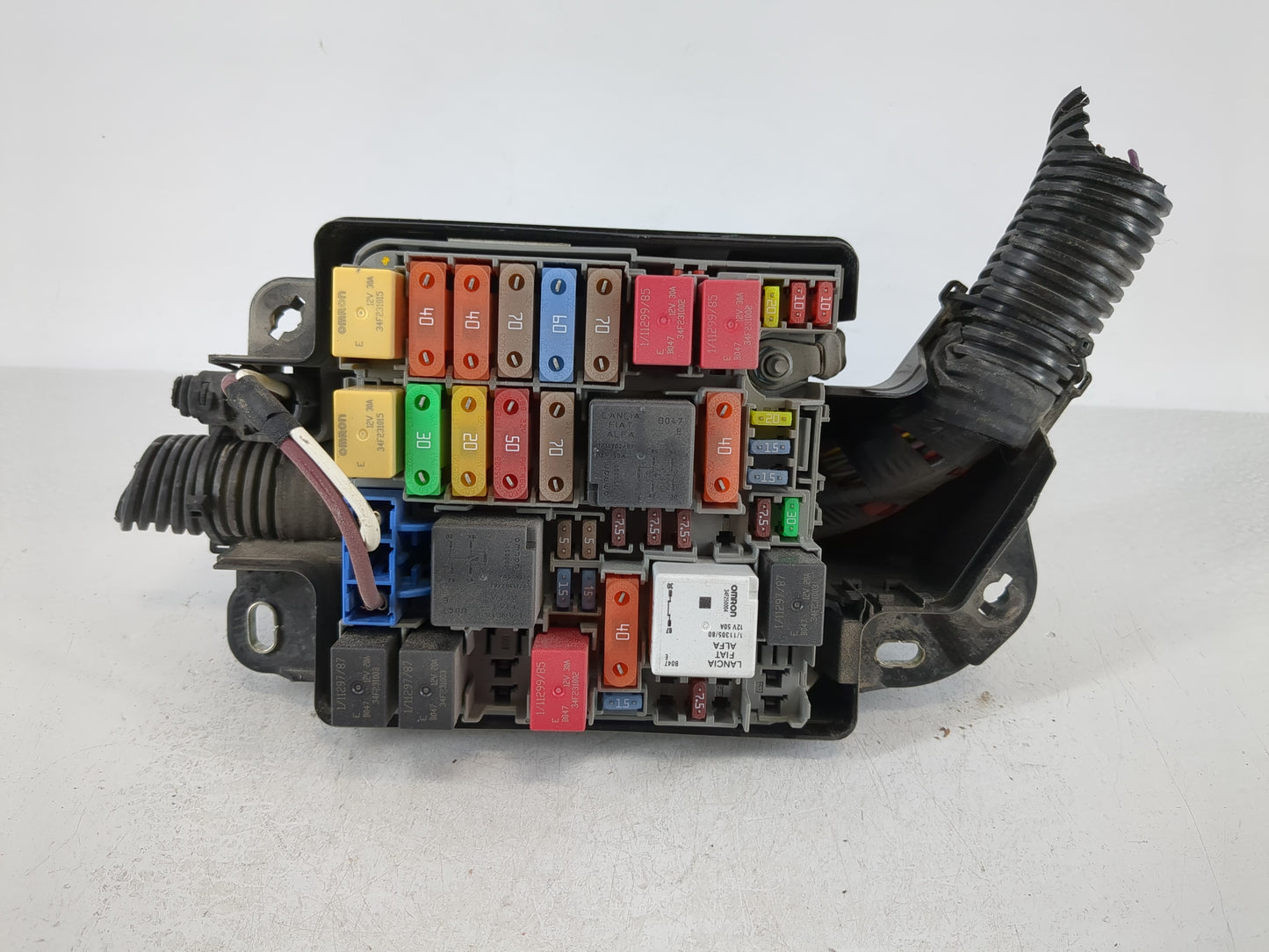 2014 Mercedes-Benz 500 K Fusebox Fuse Box Panel Relay Module P/N:51890355 Fits OEM Used Auto Parts - Oemusedautoparts1.com
