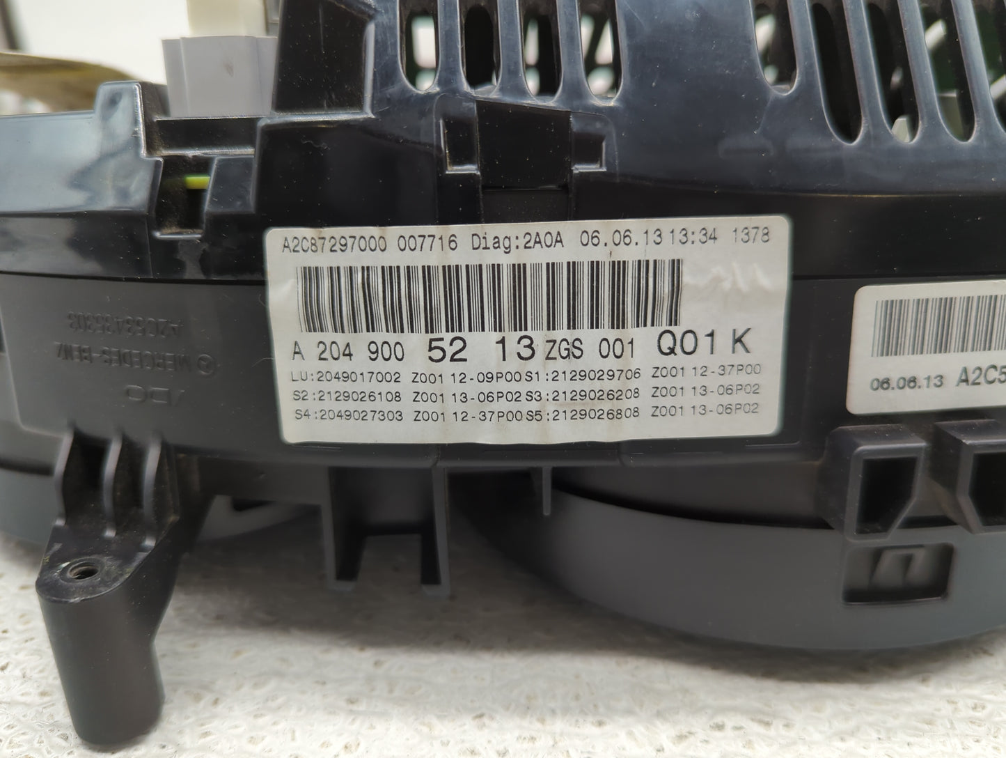 2014 Mercedes-Benz C-Class Instrument Cluster Speedometer Gauges P/N:A2049005213 A2C87297000 Fits OEM Used Auto Parts - Oemu