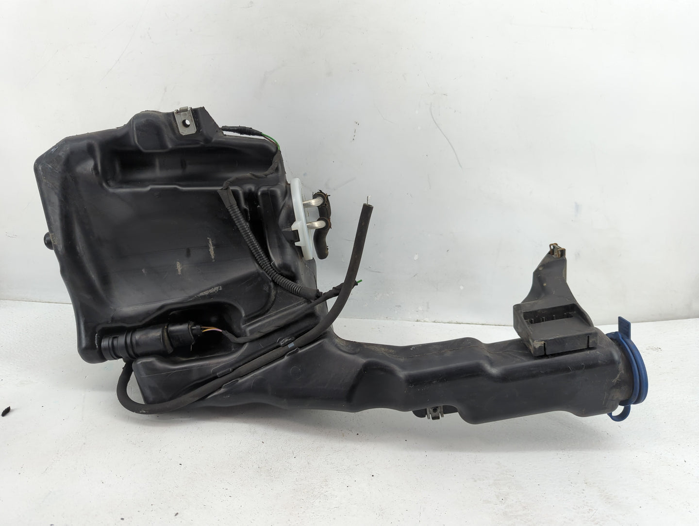 2010 Mercedes-benz C250 Windshield Washer Fluid Reservoir Bottle Oem - Oemusedautoparts1.com