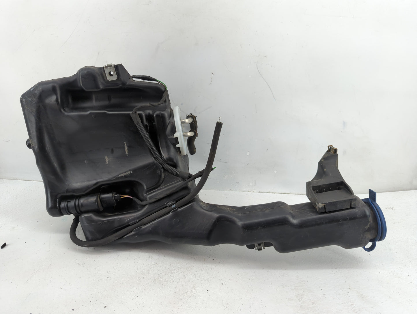 2010 Mercedes-benz C250 Windshield Washer Fluid Reservoir Bottle Oem - Oemusedautoparts1.com